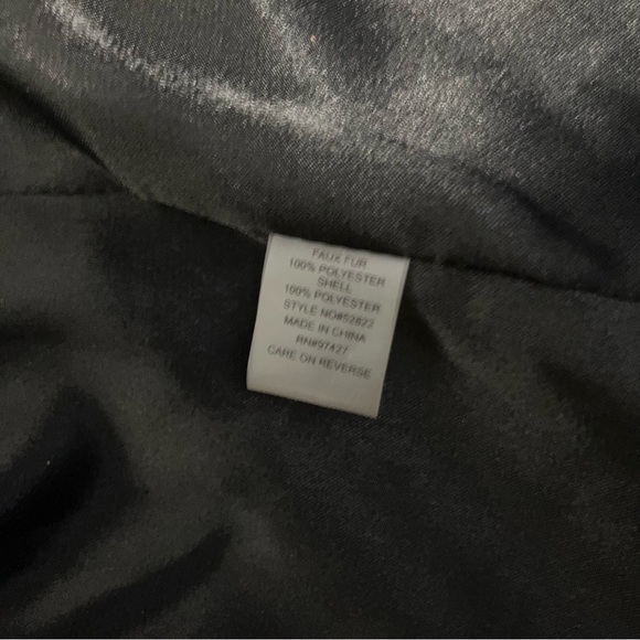 Dolce Cabo | Faux fur sleeveless vest - Picture 9 of 9